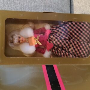 🎁 Avon Exclusive Winter Rhapsody Barbie Special Edition NIB